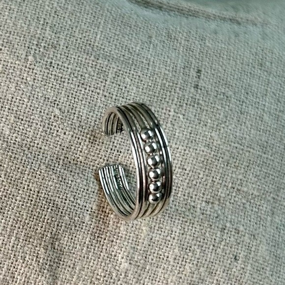 Toe ring-Sterling adjustable Toe ring with groove $ ball design in Sterling sil… - Picture 1 of 5